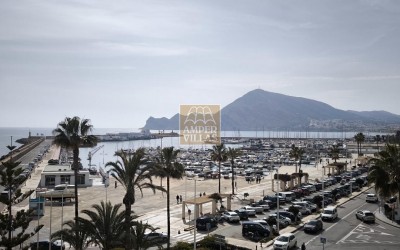 Nice and spacious apartment in the port of Altea with beautiful views.